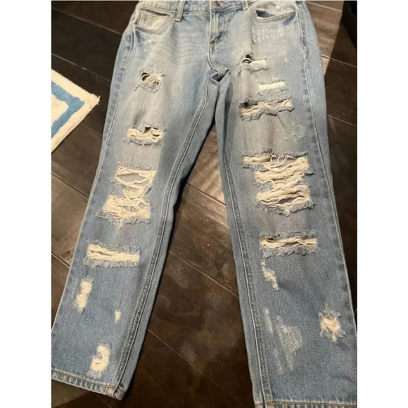 CELLO  MID RISE DISTRESSED LIGHT DENIM BOYFRIEND JEANS SIZE 3/25 - Picture 2 of 11